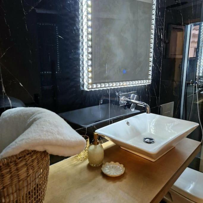 Faronita - Luxury Apt In The Heart Of קלמאטה מראה חיצוני תמונה
