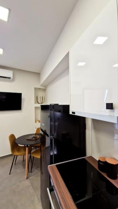 Faronita - Luxury Apt In The Heart Of קלמאטה מראה חיצוני תמונה