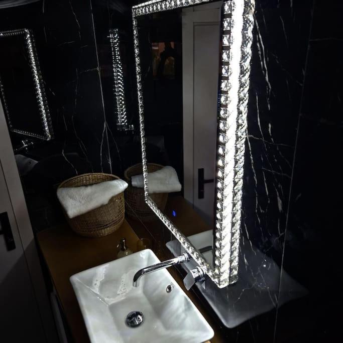 Faronita - Luxury Apt In The Heart Of קלמאטה מראה חיצוני תמונה